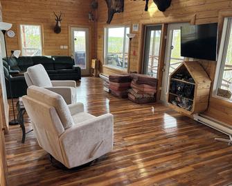 Rural Oasis - Melfort - Wohnzimmer