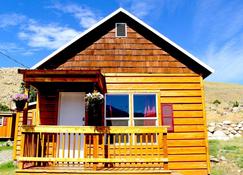 Yellowstone's Treasure Cabins - Gardiner - Bedroom