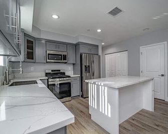 Green Homestay - Los Angeles - Kitchen