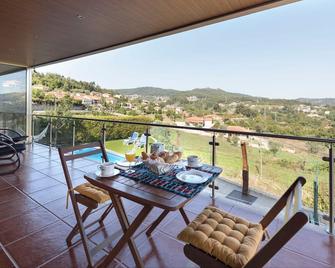 Lovelystay - Casa Guimas - Penafiel - Balcon