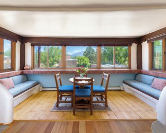 Inn on La Loma Plaza - Taos - Dining room