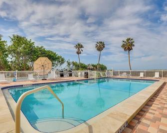 Gulf Getaway with Porch and Direct Beach Access! - Longboat Key