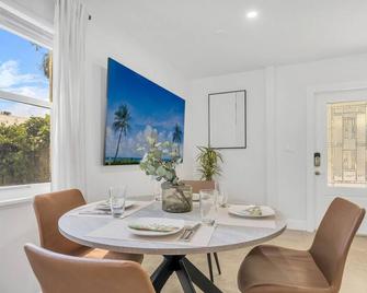 Entire Home in City-Place, Convention Center - West Palm Beach - Salle à manger