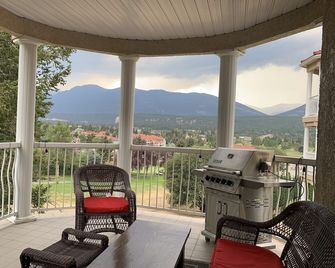 Mountain View Vacation Villa Main Floor Unit, No Stairs - Fairmont Hot Springs - Balcone