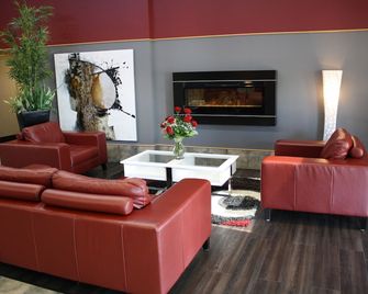 Days Inn by Wyndham Estevan - Estevan - Salónek