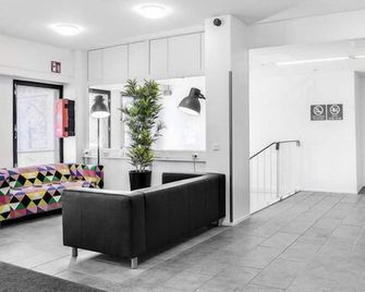 Forenom Hostel Vantaa Aviapolis - Vantaa - Recepción