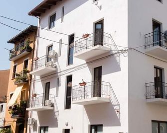 B&B Pinarina - Lamezia Terme - Edificio