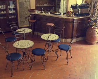 Hotel Caffè Verdi - 24 hours Reception - Πίζα - Bar