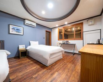 Geojedo Okpo Cnc Hotel - Geoje - Habitación