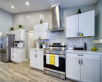 Jackson Home- Most Luxurious Vacation Home In Op - Orange Park - Kitchen