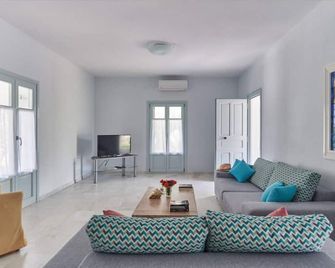 Sunset Villa in Paros - Santa Maria