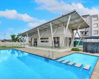 Big Dreams Luxury Suites - Sandton - Pool