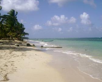 Coconut Castle at La Lodge at Long Bay - Big Corn Island - Playa