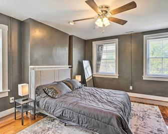 New! Renovated Townhome W/ Putting Green & Patio! - Richmond - Bedroom