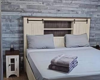 Alpaca Rustic Ranch-peaceful & breathtaking views - Santa Clarita - Bedroom