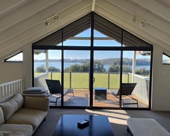 Black Bream Point Cottages - Narooma - Living room