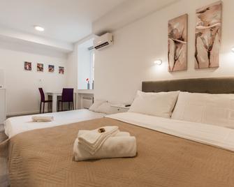 King's Street Apartments - Zagreb - Bedroom
