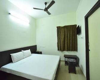 Prm Aruna Lodge - Erode - Bedroom