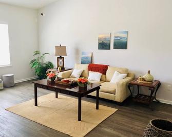 107-B Flamingo Getaway - Palatka - Sala de estar