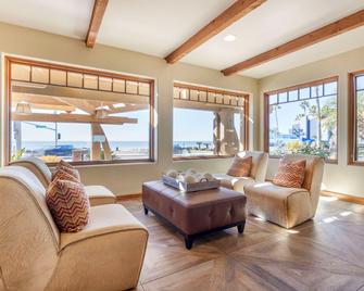 Best Western Plus Beach View Lodge - Carlsbad - Living room