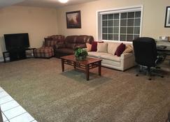 Spacious 2 Bedroom Basement Apartment w/full Kitchen and large living room. brbr - Cedar City - Living room