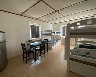 Hostel Airport Oberglatt - Dielsdorf - Τραπεζαρία