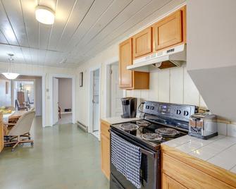 Hilltop Hideout with Sweeping Birch Bay Views - Blaine - Küche