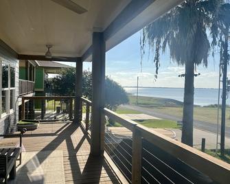 Wedge Wood Cottage on the Bay - Seadrift - Balcony