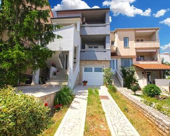 Apartments Nadija 1366 - Pula - Rakennus