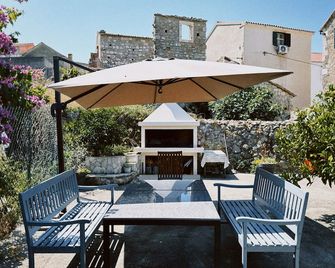 Villa Ines - Komiza - Hàng hiên