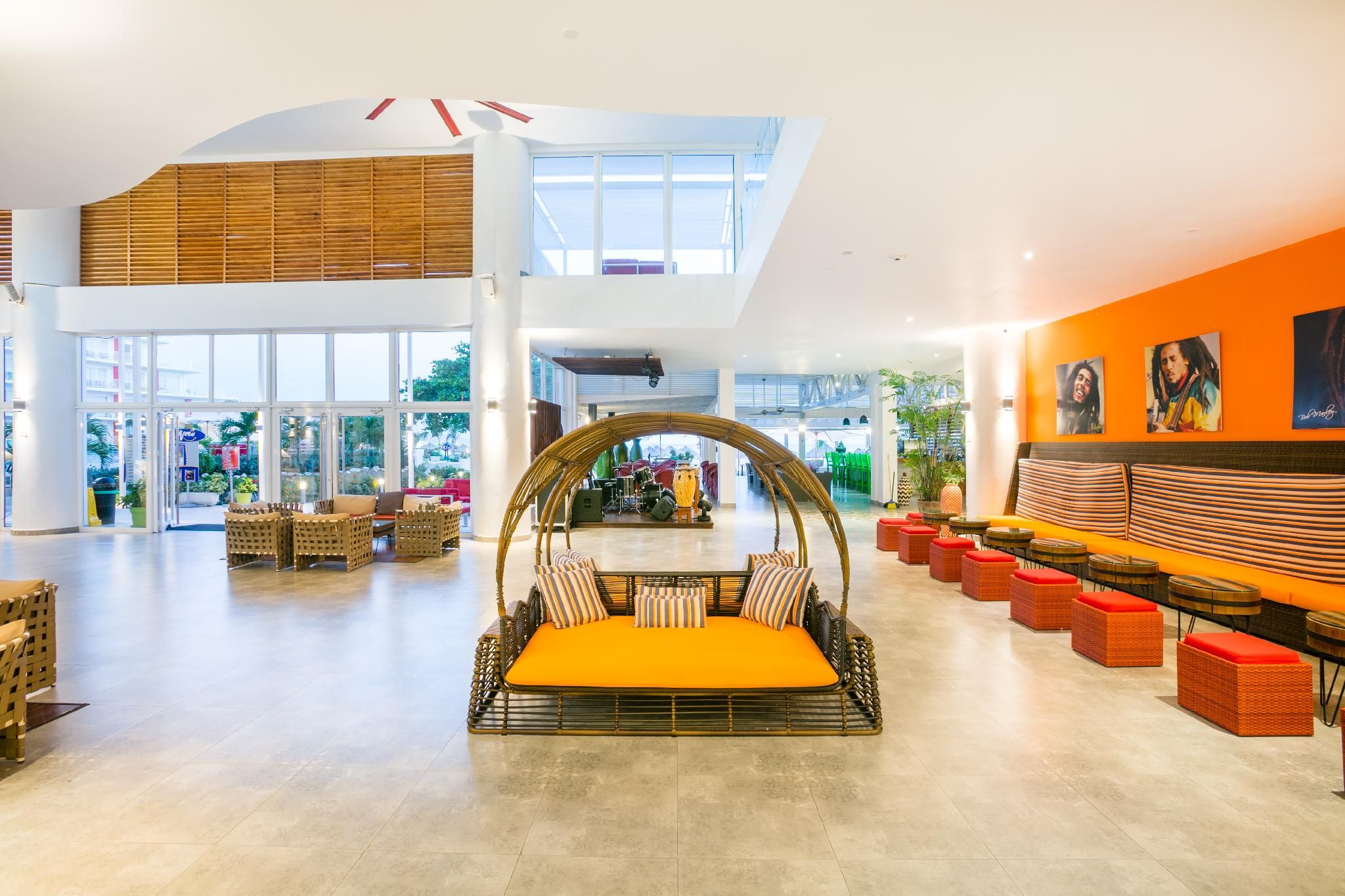 Grand Decameron Cornwall Beach, A Trademark All Inclusive - מונטגו ביי - לובי