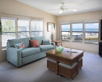 Breathtaking Ocean views with immediate Ocean access! Welcome home! - Key West - Living room