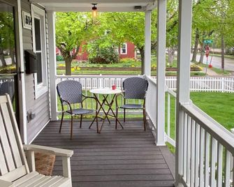Downtown Plymouth 3 beds, 2 bath, remodeled and walk to town! - Plymouth - Patio