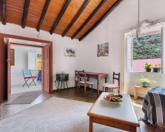 Vacation Home 'Mi Idilio' with Mountain View and Wi-Fi - Teror - Wohnzimmer