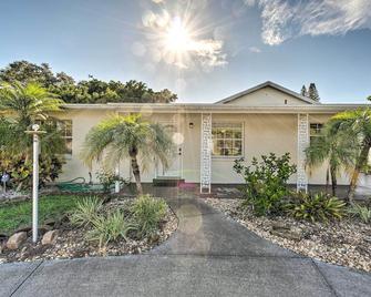 6 Mi to Beach Bradenton Home with Pool and Yard - Bradenton
