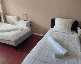 T3 COSY petit balcon 5mins France miniature - Élancourt - Chambre