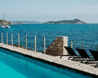 Hôtel Le Provençal renové en 2025 - Bord de Mer - Hyères