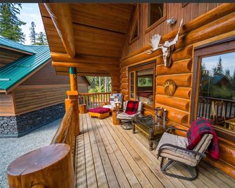 The Lodge at Face Lake. Fishing,hiking, and trails. Perfect wilderness retreat. - Logan Lake - Balcony
