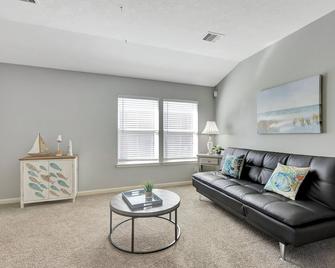 1 - Story Home in League City Close to Kemah and Galveston - League City - Living room