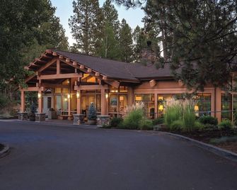 Beautiful 2 Bedroom, 2 bath Condo at the Seventh Mountain Resort. - بيند - مبنى