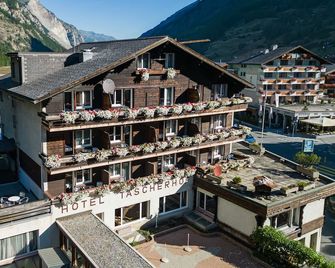 Hotel Taescherhof - Taesch - Gebäude