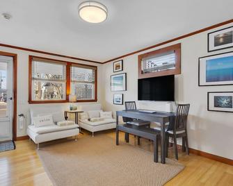 Center Of It All!! - Provincetown - Sala de estar