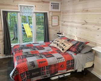 Smith's Island Retreat on Little Sissabagama. Pontoon and other boats included. - Stone Lake - Habitación