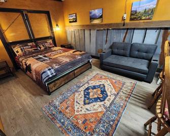 Wild Wonderful Primitive Cabin in WV, Get back to nature, fresh air, wildlife. - Lewisburg - Bedroom