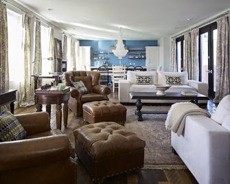 بيسبوك إن سكوتسديل - سكوتسدايل - غرفة معيشة