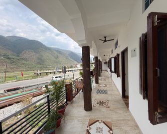 P.j hotel bakery and restaurant - Uttarkāshi - Balcón