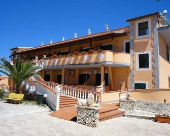 Residence Parco Del Sole - Rodi Garganico - Building