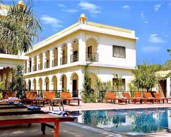 Raj Palace Resort - Sawāi Mādhopur - Zwembad