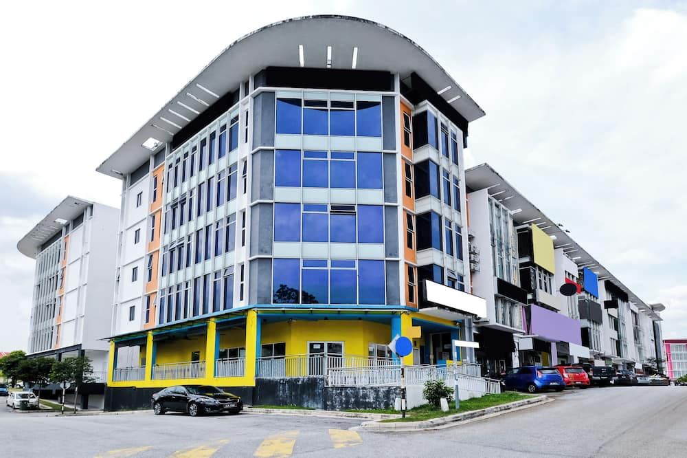 أو واي أو 714 أرينا هوتل