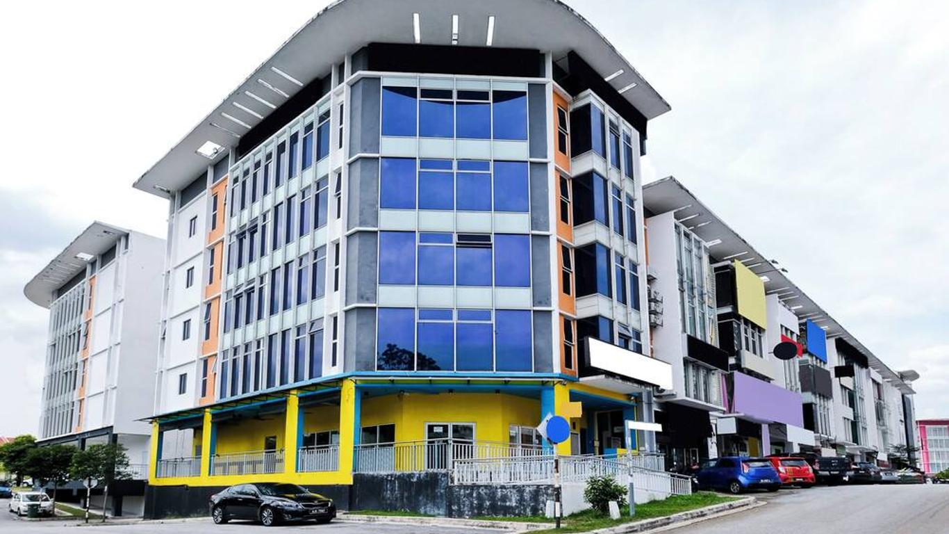 OYO 714 Arina Hotel